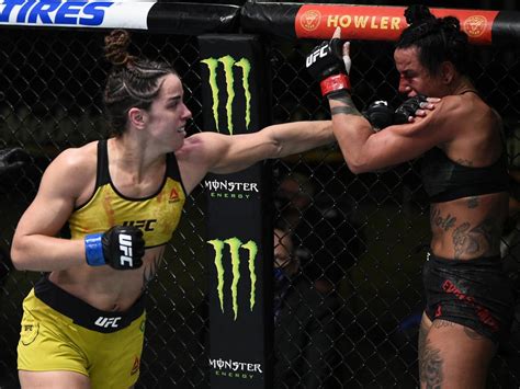 UFC news: Norma Dumont wardrobe malfunction。